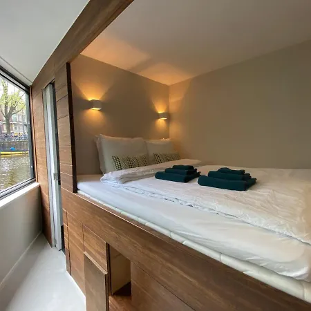 Houseboat Sophia *